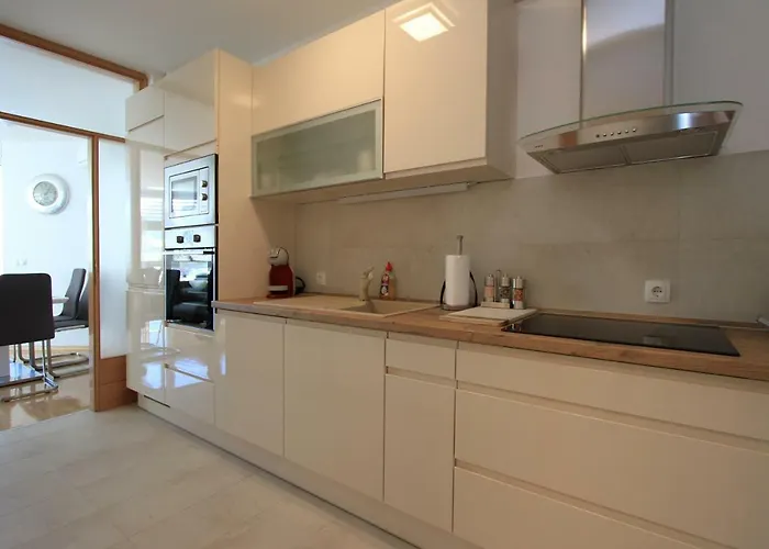 Luxury Apartment *