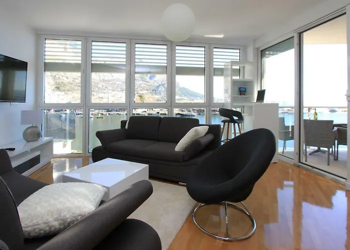 Luxury Omis